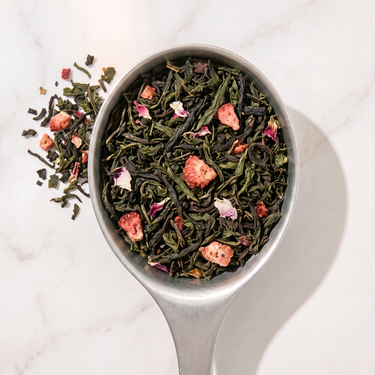 Petit Bonheur Strawberry Green Tea in a measuring scoop