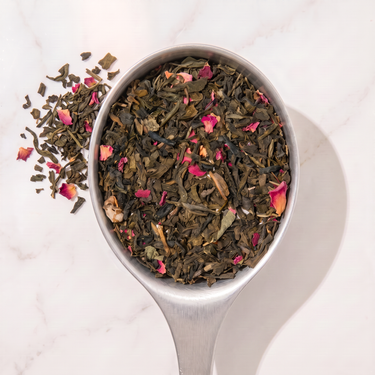 Voyage en Toscane Green Tea in a measuring scoop