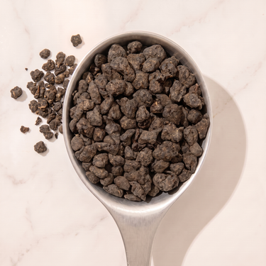 Ginseng Oolong Tea in a measuring scoop