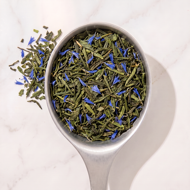 La Dame en Bleu Green Tea in a measuring scoop