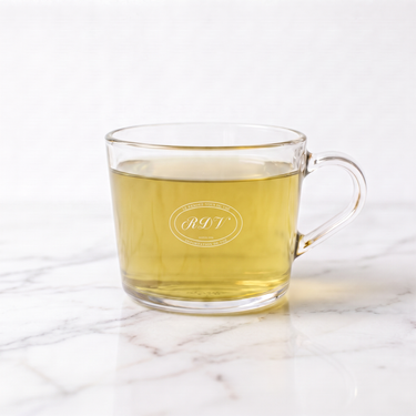 Paradis du Jasmin Green Tea side view in a branded RDV glass cup