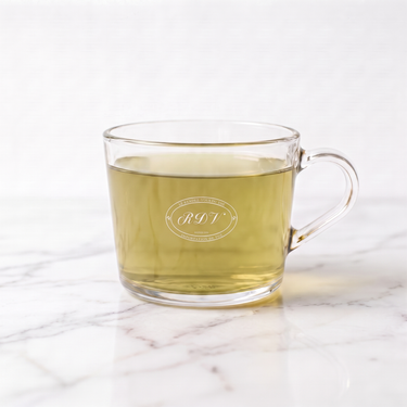 Perles de Jasmin Green Tea side view in a branded RDV glass cup